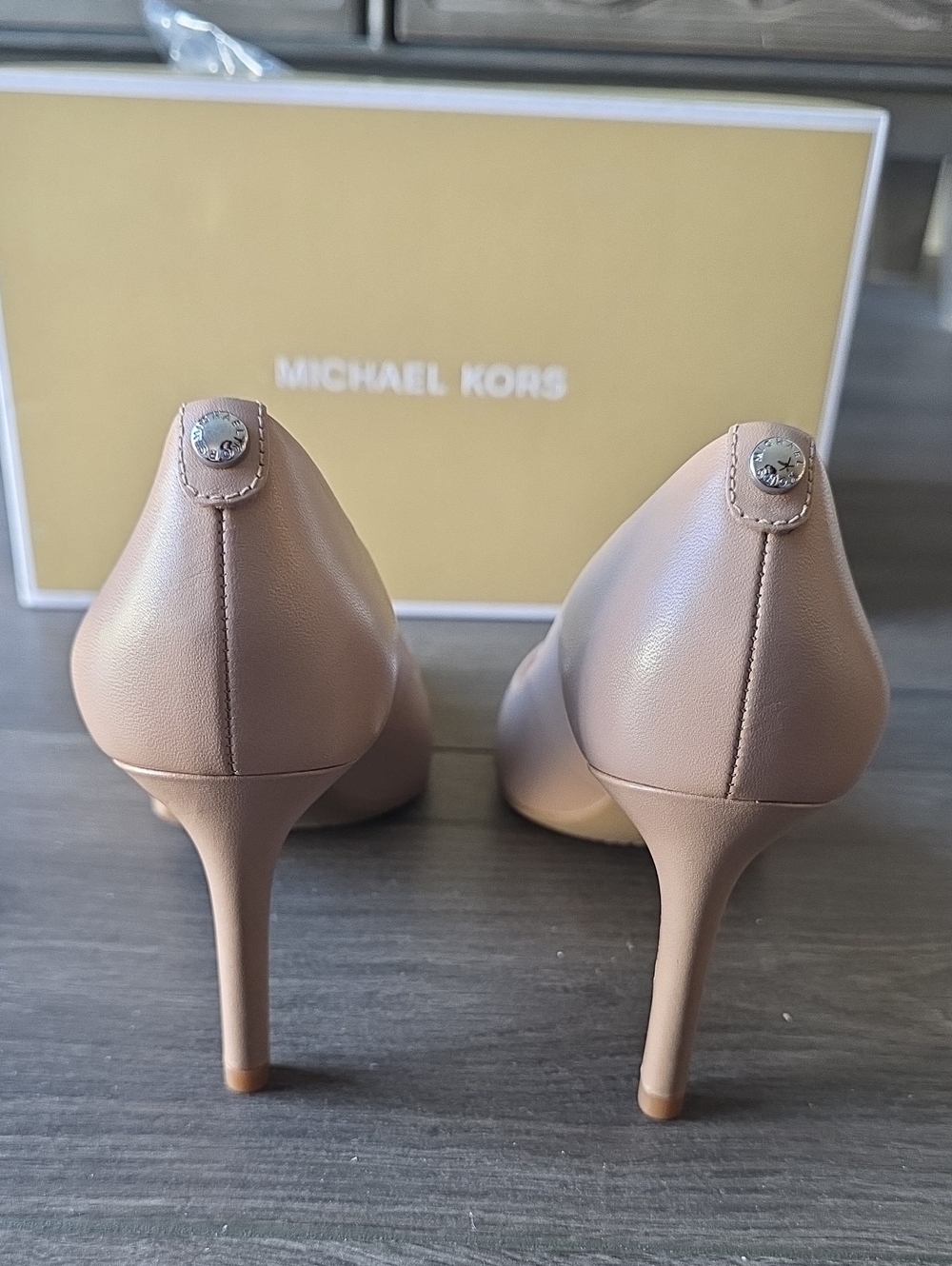 NEW MICHAEL KORS | Dorothy Flex Classic Heels - Picture 2 of 6